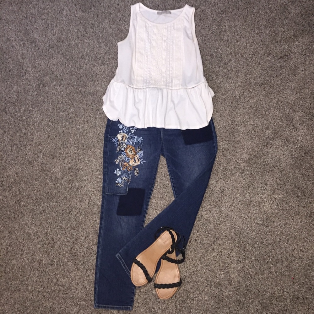 mom jean fit flower-embroidered ankle jeans!